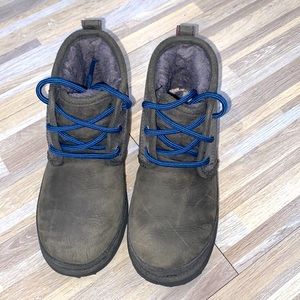 Like New Ugg waterproof size 2 toddler boys